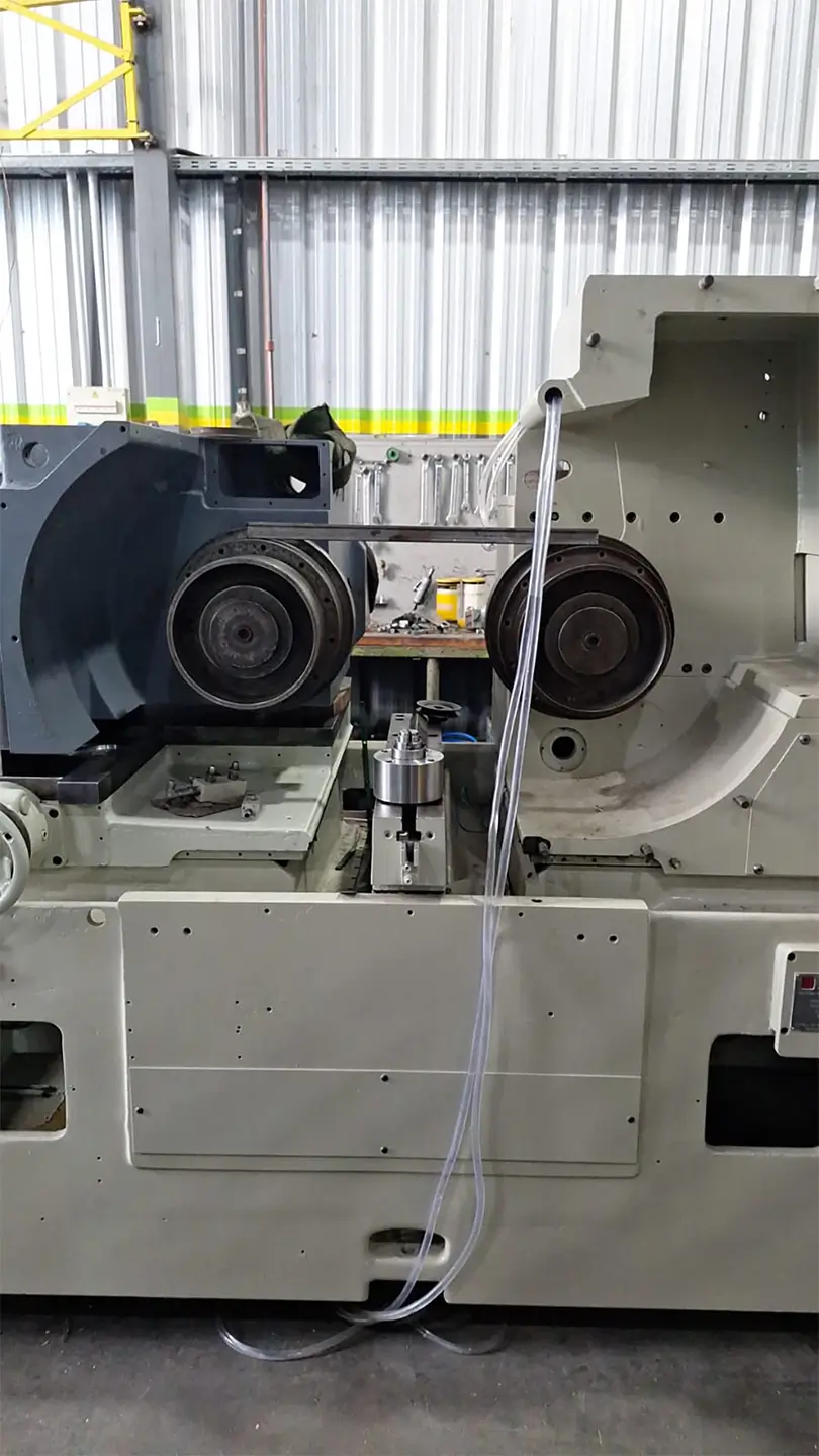 Maquina landis en reparación propiedad AGT